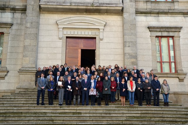 Minuto de silencio no Parlamento en memoria das mulleres asesinadas esta fin de semana